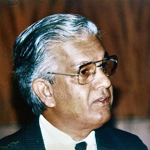 Dr. Roland Silva